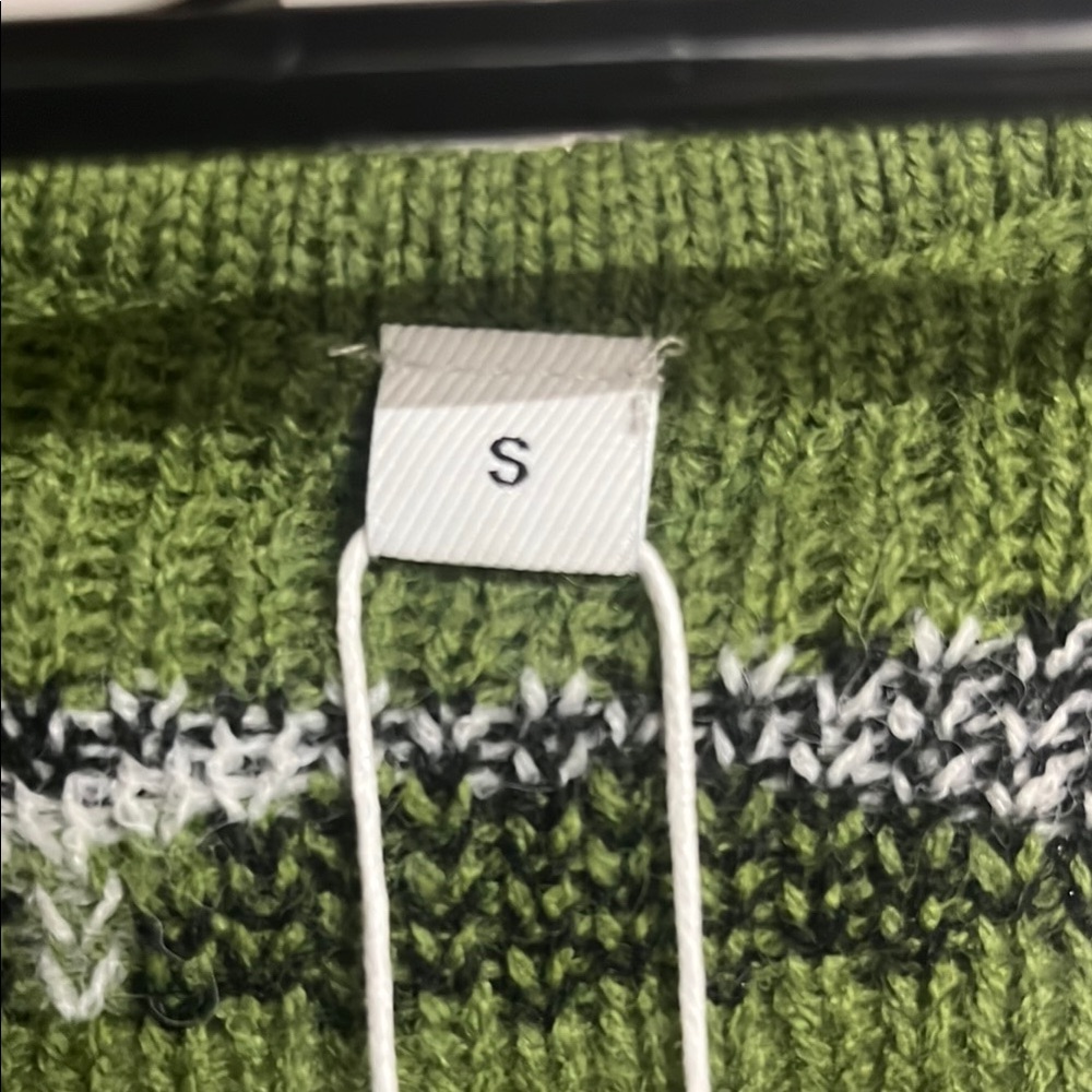 Green Sheep Pattern V-Neck Cardigan Sweater - Picture 4 of 8